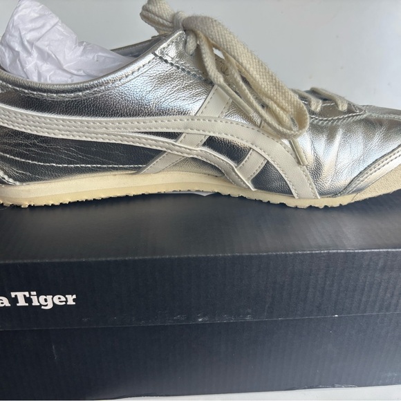 Onitsuka Tiger Mexico 66 by Asics Silver and Off White Sneakers NEW with Box - Picture 2 of 7
